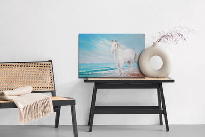 Ljuddämpande tavla - White horse on the seashore