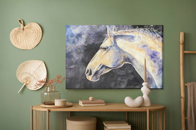 Ljuddämpande tavla - A light horse on a dark