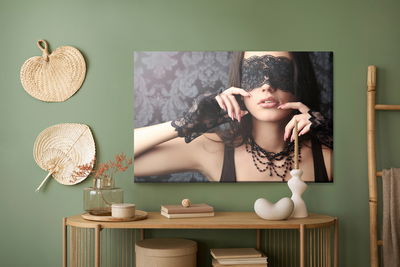 Ljuddämpande tavla - Woman with a blindfold