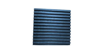 Svart vibrationsdämpande gummiplatta