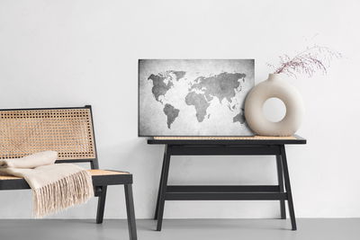 Ljuddämpande tavla - World map in shades of grey