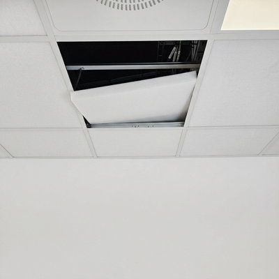 Aukko kattorakenteessa SilentDirect PES 592x592 -äänieristeen asennusta varten