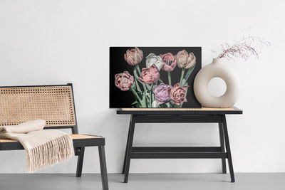 Ljuddämpande tavla - Pastel tulips on a black