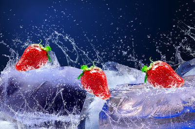 Ljuddämpande tavla - Strawberries on ice