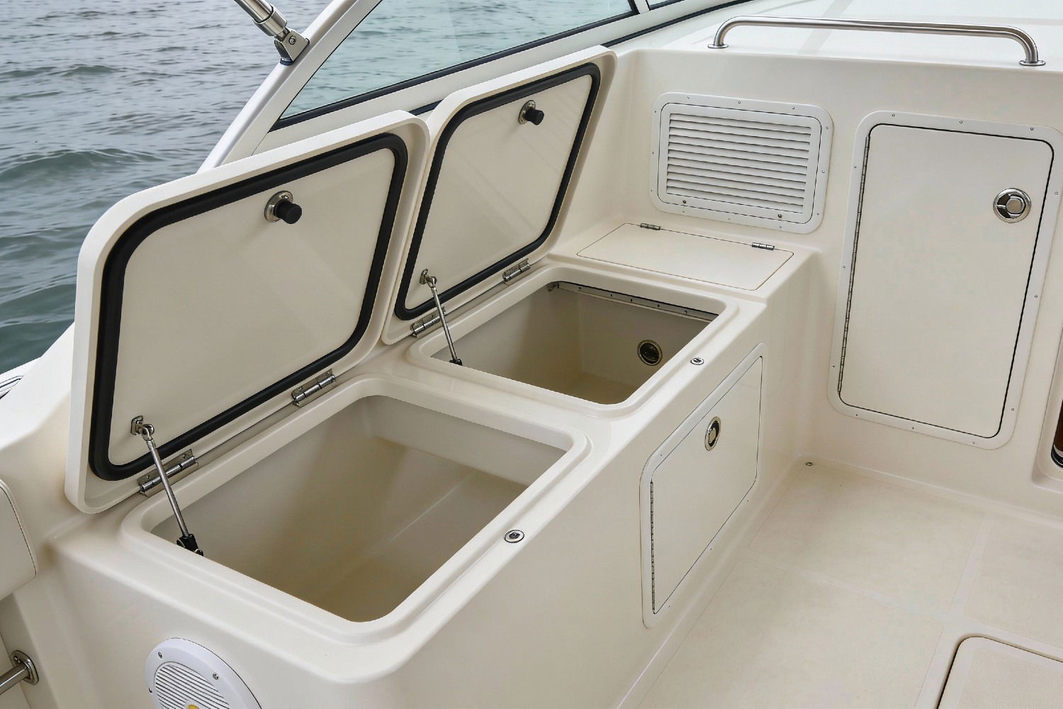 /page/hur-ljudisolerar-och-ljuddampar-man-motorutrymme-i-bat