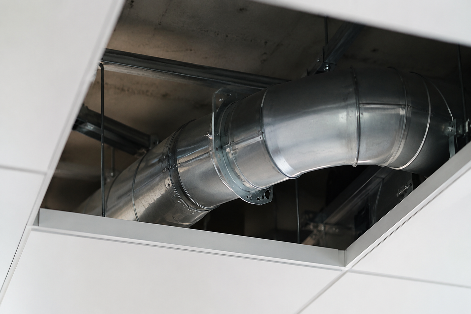 Ventilationskanal där ljud behöver dämpas och anslutningar tätas