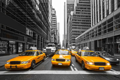 Ljuddämpande tavla - Yellow cabs in the center