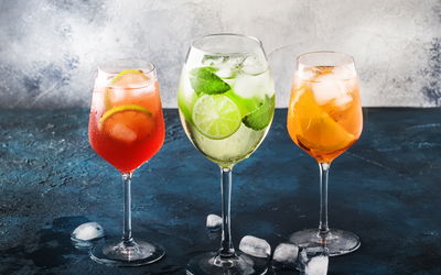 Ljuddämpande tavla - Glasses with summer cocktails