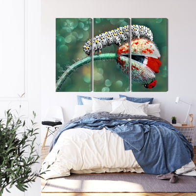 Ljuddämpande tavla - A caterpillar and a ladybug