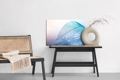 Ljuddämpande tavla - Leaf in macro scale in blue