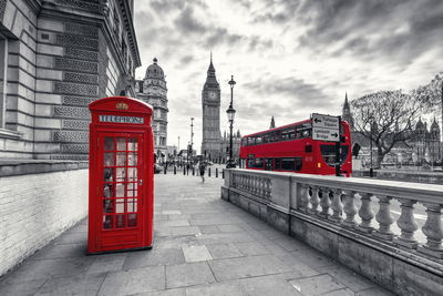 Ljuddämpande tavla - Red telephone box in London