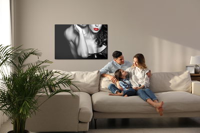 Ljuddämpande tavla - Couple embracing each other