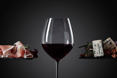 Ljuddämpande tavla - A glass of red wine