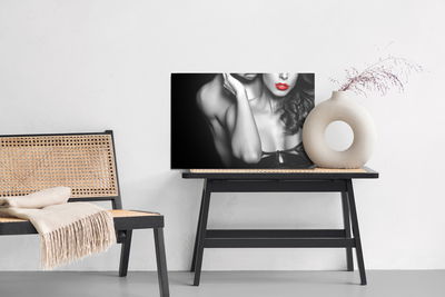 Ljuddämpande tavla - Couple embracing each other