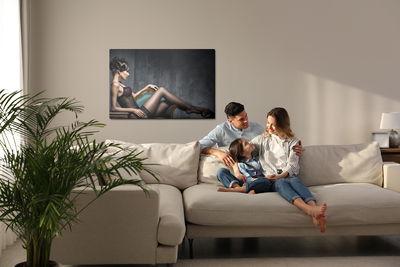 Ljuddämpande tavla - Woman on the couch