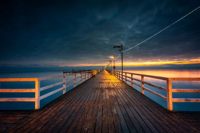 Ljuddämpande tavla - Evening view of the wooden