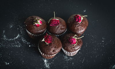 Ljuddämpande tavla - Chocolate muffins with roses