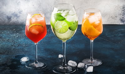 Ljuddämpande tavla - Glasses with summer cocktails