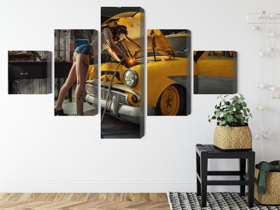 Ljuddämpande tavla - Sexy woman welded to a car