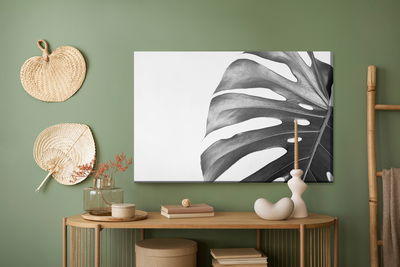 Ljuddämpande tavla - Monstera leaf in black
