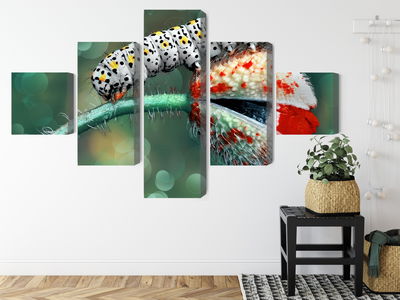 Ljuddämpande tavla - A caterpillar and a ladybug