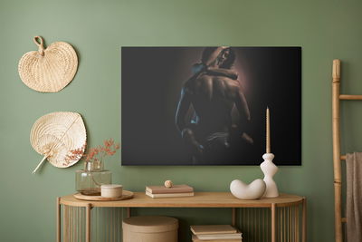 Ljuddämpande tavla - A couple in a hot embrace