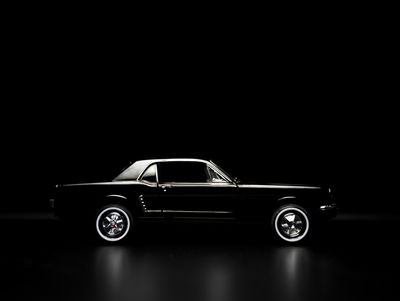 Ljuddämpande tavla - Black retro car on a dark