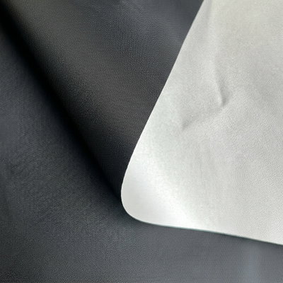 SilentDirect Silver Blackout mørklægningsstof i sølv og sort polyester