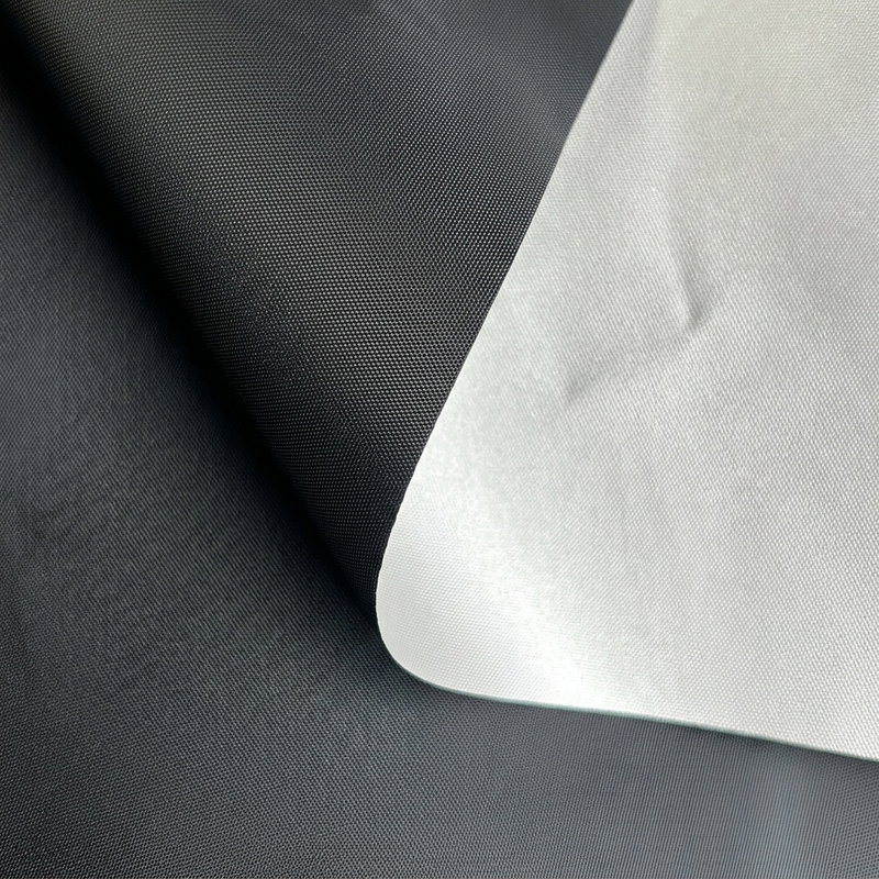 SilentDirect Silver Blackout mörkläggningsväv i silver och svart polyester