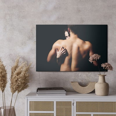 Ljuddämpande tavla - A couple in a loving embrace