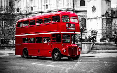 Ljuddämpande tavla - A double decker bus in London