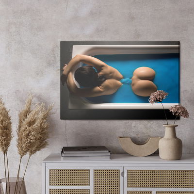 Ljuddämpande tavla - Woman posing in a bathtub