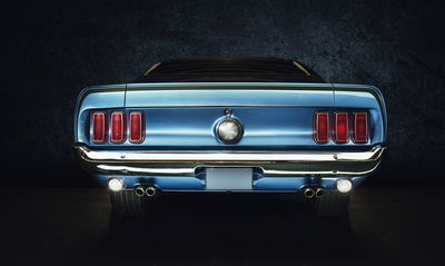 Ljuddämpande tavla - The back of an old ford