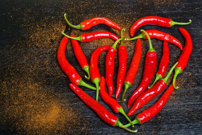 Ljuddämpande tavla - Heart made of chili