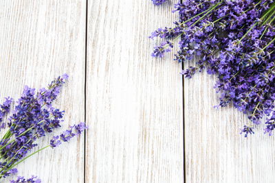 Ljuddämpande tavla - Lavender flowers on a wooden