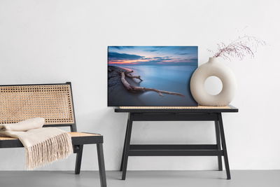 Ljuddämpande tavla - Woman on a vintage couch