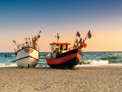 Ljuddämpande tavla - Fishing boats on the beach