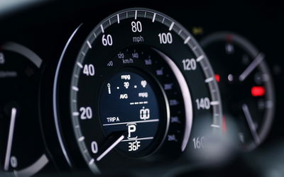 Ljuddämpande tavla - Modern car speedometer