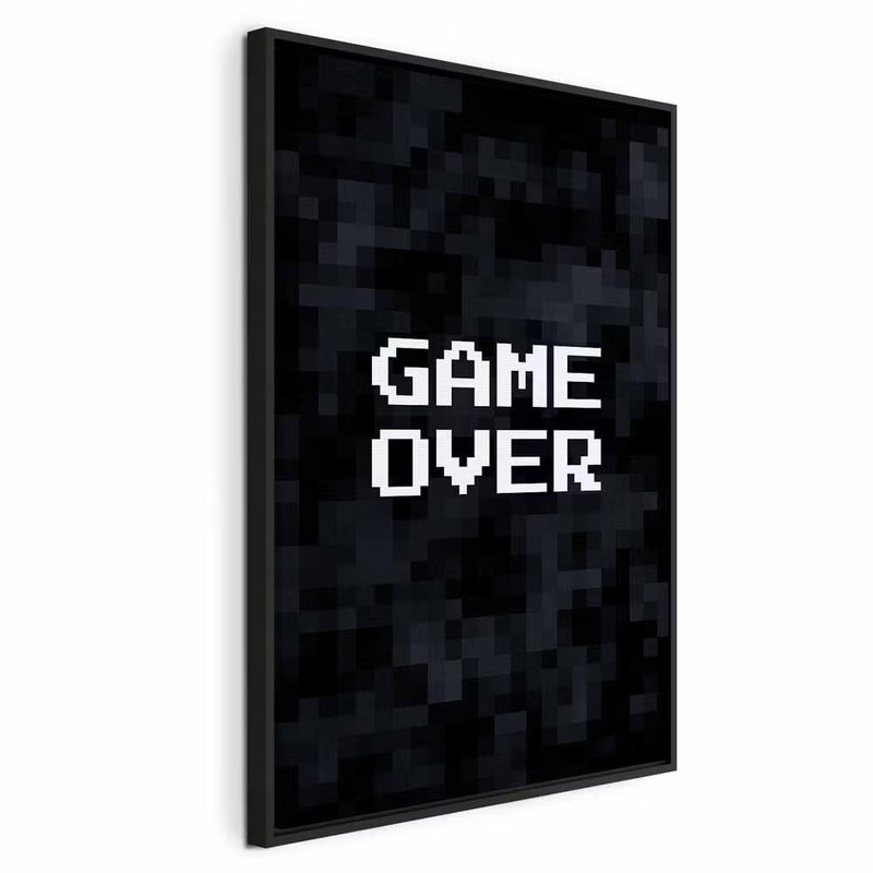Pixel game over – svart ram. Vit pixeltypografi med orden GAME OVER ligger på en nästan svart, rutig bakgrund.