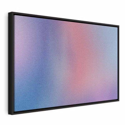 Rainbow gradient delicate – svart ram. Diffusa stråk i blått, rosa och violett glider in i varandra i ett mjukt färgfältsmotiv.