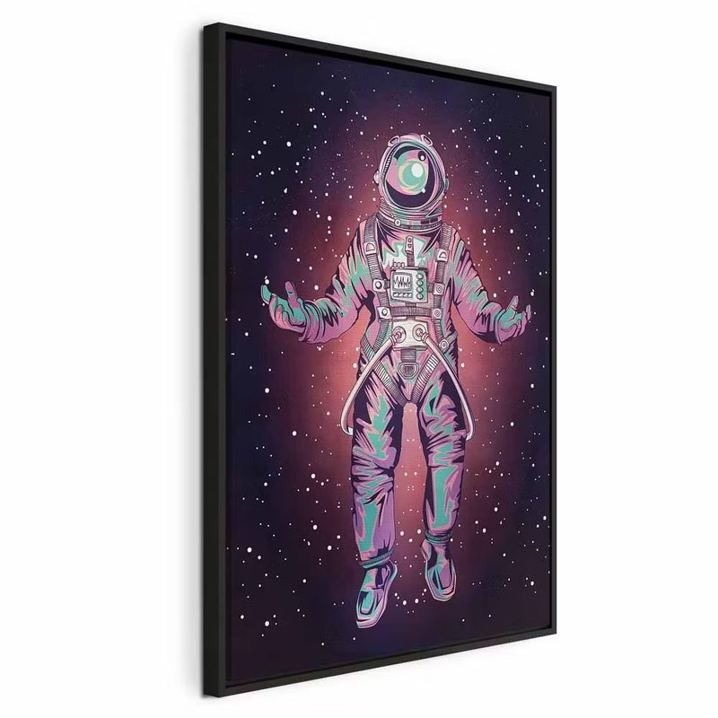 Lonely traveler vertical – svart ram. En färgrik illustrerad astronaut svävar med utsträckta armar mot en mörk, stjärnprickig bakgrund.