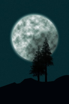 Beautiful full moon vertical – motivvy. En stor ljus fullmåne hänger ovan mörka kullar och två smala barrträd mot en djup blågrön himmel.