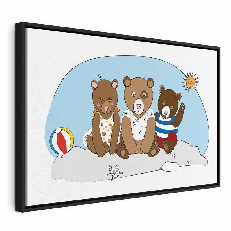 Teddy bears on the beach – svart ram. Tre tecknade nallar och en badboll samlas i en ljus strandscen med en blå, rundad bakgrund.