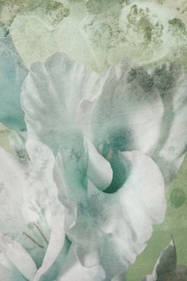 Mint fog vertical – motivvy. Ljusa blomformer och skira gröna blad överlappar varandra mot en mjukt mintgrön och grå botten.