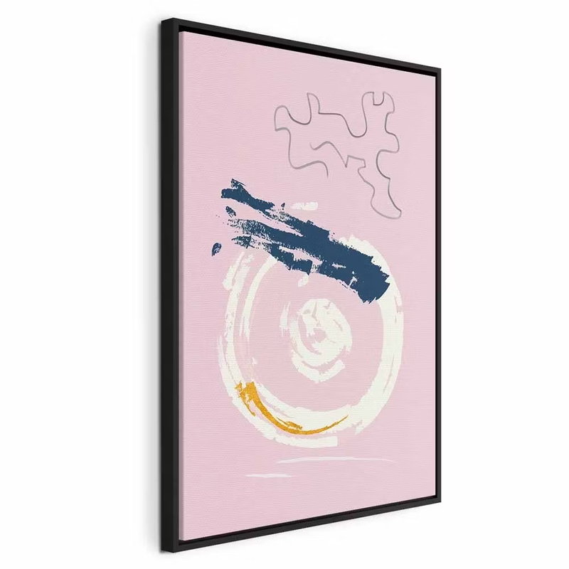 Pink accent vertical – svart ram. En ljus cirkelform och mörkblå färgspår möter tunna konturlinjer på en rosa botten.
