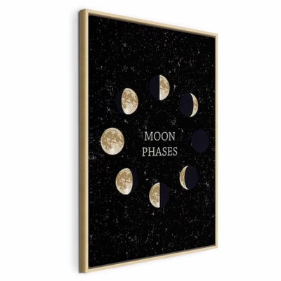 Lunar cycle vertical – naturfärgad ram. Små gyllene och mörka månfaser bildar en cirkel kring ljus typografi mot en stjärnprickig svart botten.