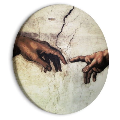 Rund motivvy för The creation of Adam: Två utsträckta händer möts nästan med fingertopparna mot en ljus bakgrund med synliga spricklinjer i motivet.