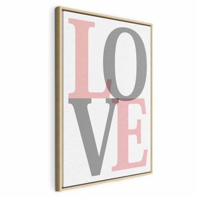 Grey love vertical – naturfärgad ram. Stora bokstäver i rosa och grått bildar ordet LOVE i två rader på vit botten.
