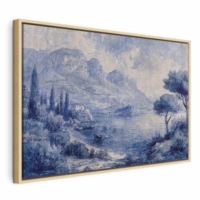 Blue bay italian landscape – naturfärgad ram. Berg, träd, byggnader och en stilla vik återges med fina blå linjer på en ljus, texturerad botten.
