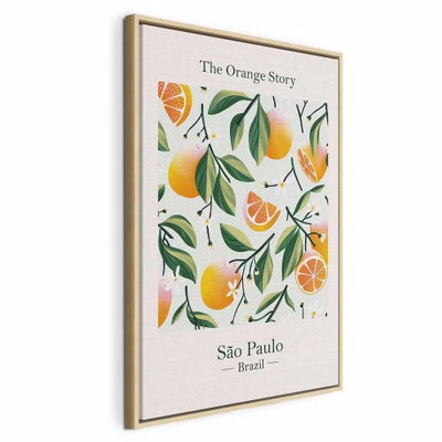 The orange story vertical – naturfärgad ram. Hela och skurna apelsiner möter gröna blad och tryckt typografi på en ljust crèmefärgad botten.
